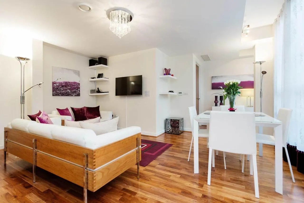 Veeve - Brilliant Barbican Apartment London